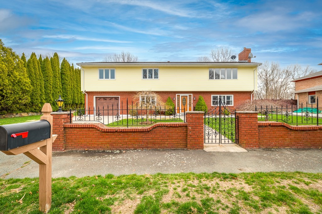 35 Reservoir Road Gloucester, MA 01930 - Photo 2 of 39