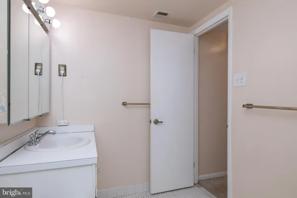 $214,999 | 2302 Heather Court, Unit 2302, Wilmington, DE 19809