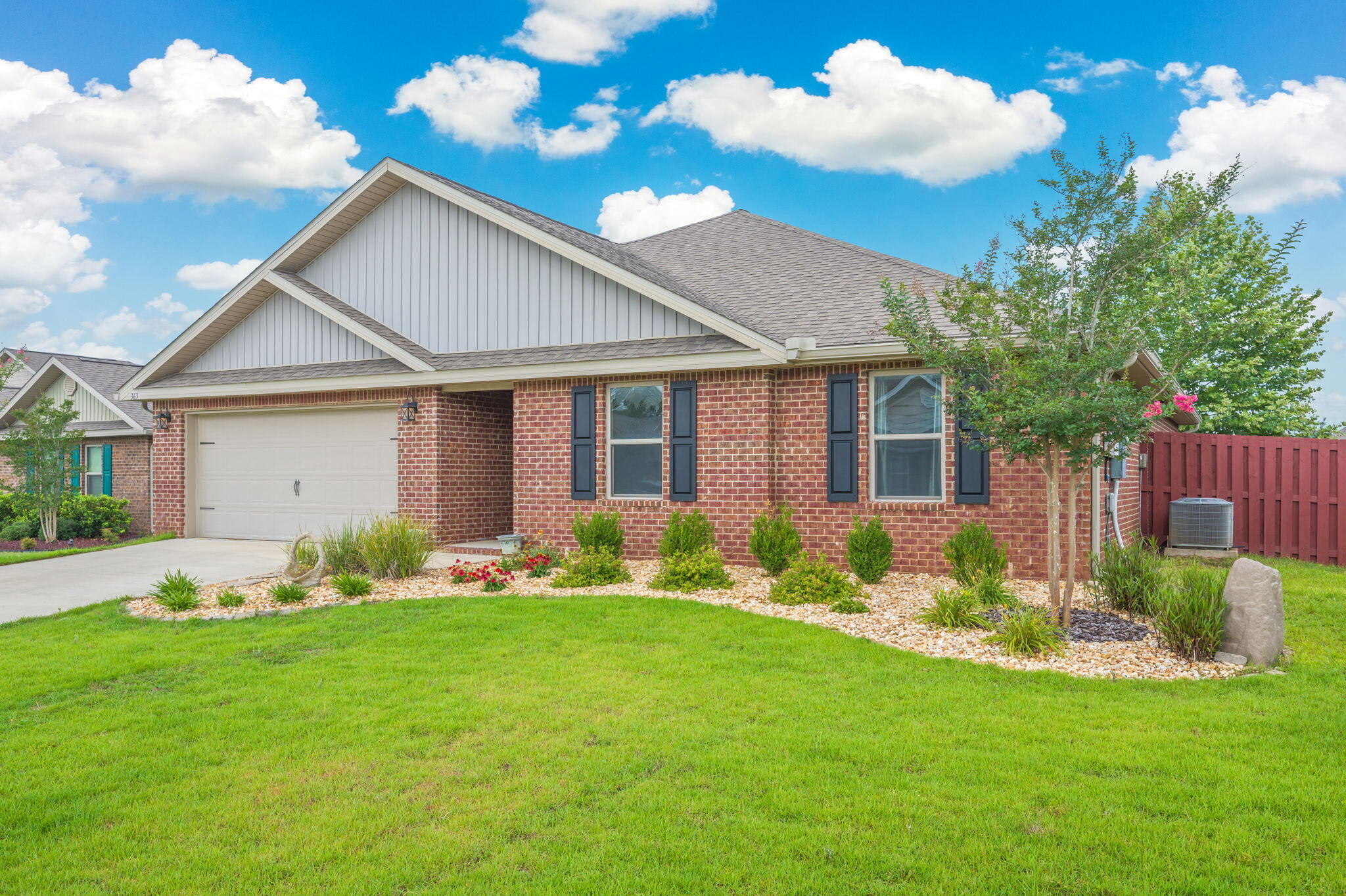 2-web-or-mls-363-merlin-ct