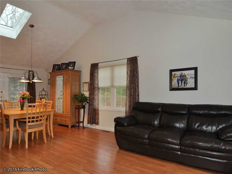 8 Crestview Drive Johnston, RI 02919 - Photo 3 of 25 Living Room.