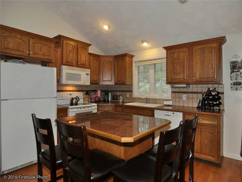 8 Crestview Drive Johnston, RI 02919 - Photo 7 of 25 Kitchen.
