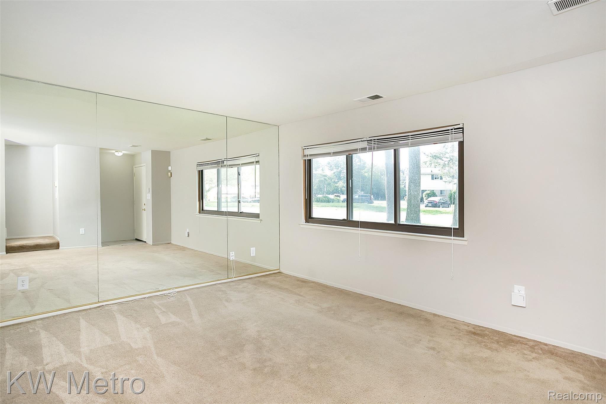 23568 Lahser Road Southfield, MI 48033 - Photo 3 of 27 Lahser-3.jpg