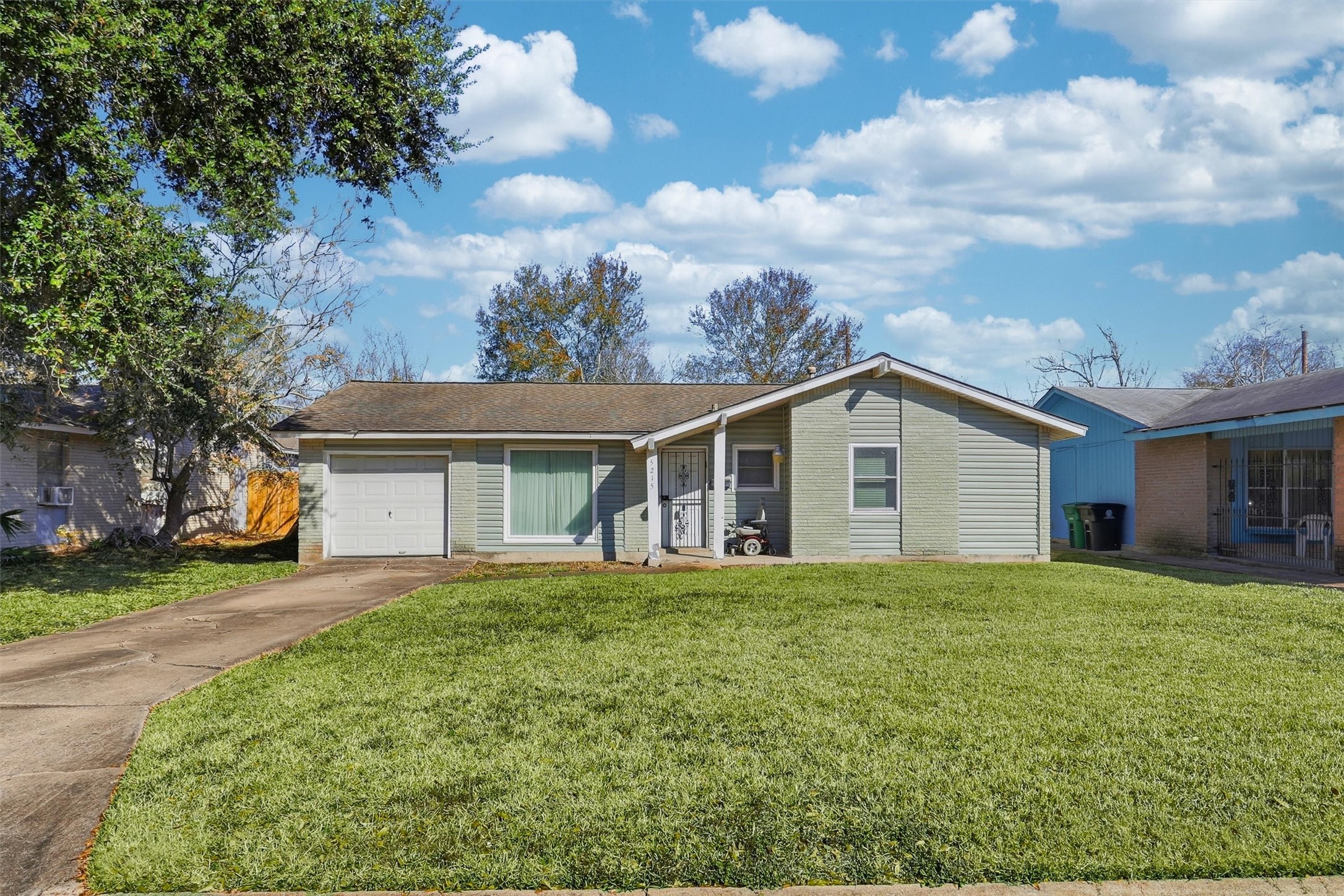5215 Grace Point Lane Houston, TX 77048 - Photo 1 of 32