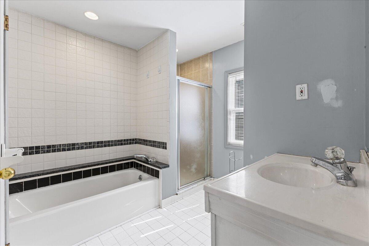1049 Collier Road Auburn Hills, MI 48326 - Photo 11 of 36 18-IMG_5088_web