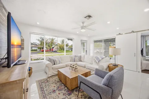 $799,000 | 817 Southeast 16th Street, Deerfield Beach, FL 33441