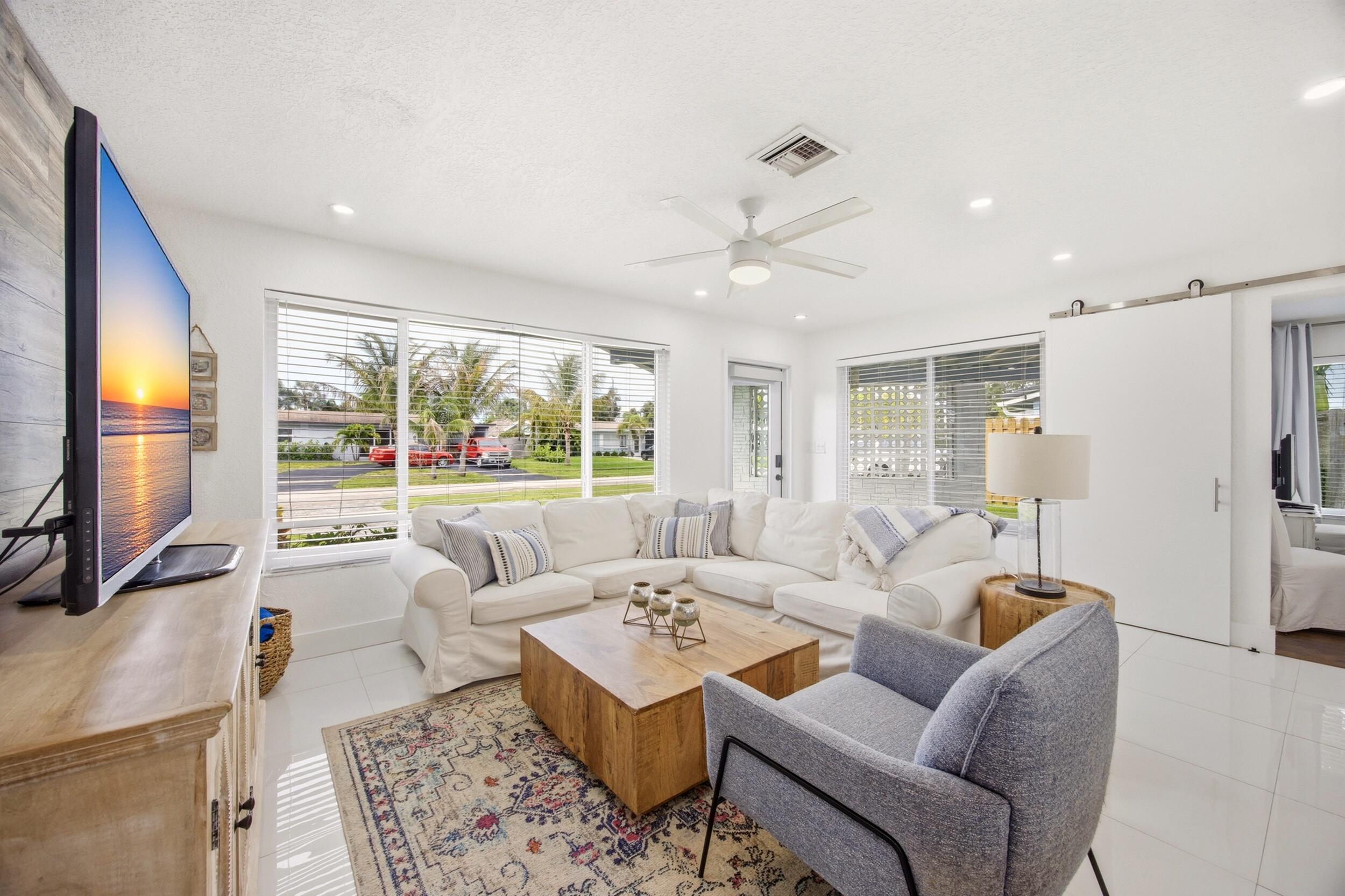817 Southeast 16th Street Deerfield Beach, FL 33441 - Photo 9 of 55 10_453a9422_autofill_36439256_cfebf12f