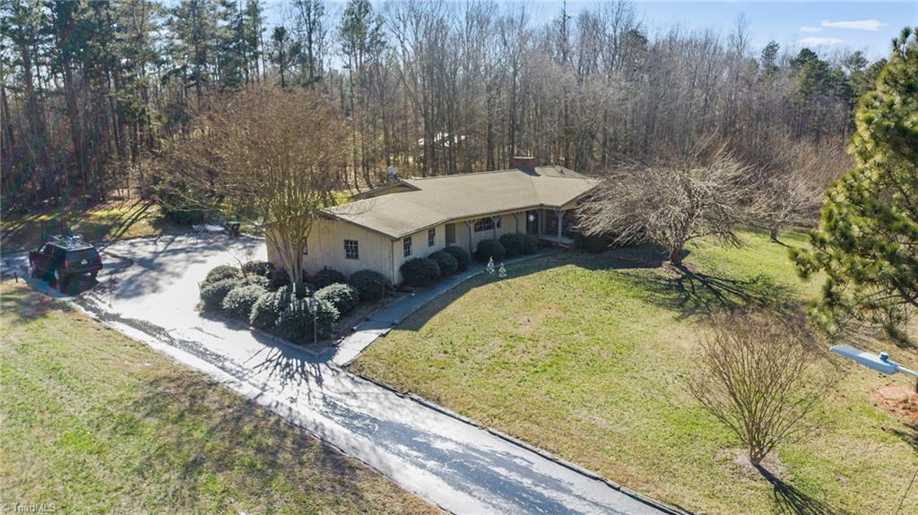 111 Hiatt Road Thomasville, NC 27360 - Photo 1 of 40 Gallery Image 1