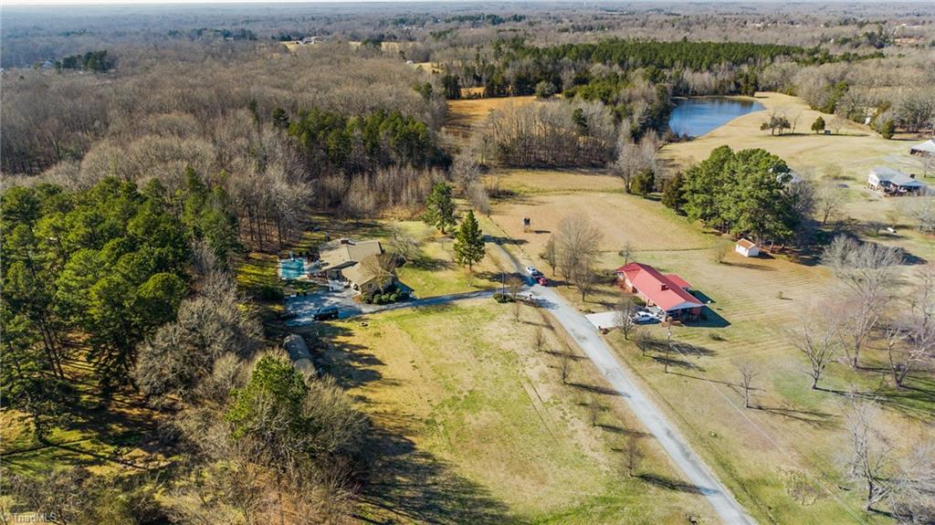 111 Hiatt Road Thomasville, NC 27360 - Photo 2 of 40 Gallery Image 2