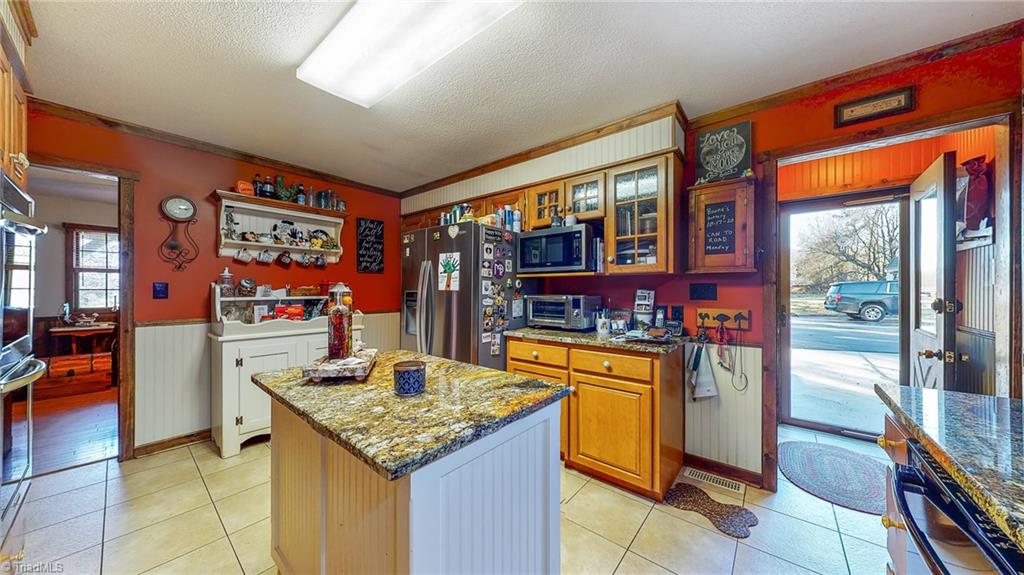 111 Hiatt Road Thomasville, NC 27360 - Photo 11 of 40 Gallery Image 11