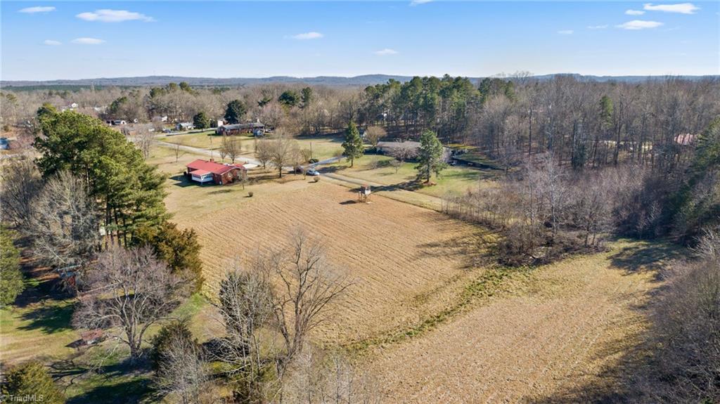 111 Hiatt Road Thomasville, NC 27360 - Photo 3 of 40 Gallery Image 3