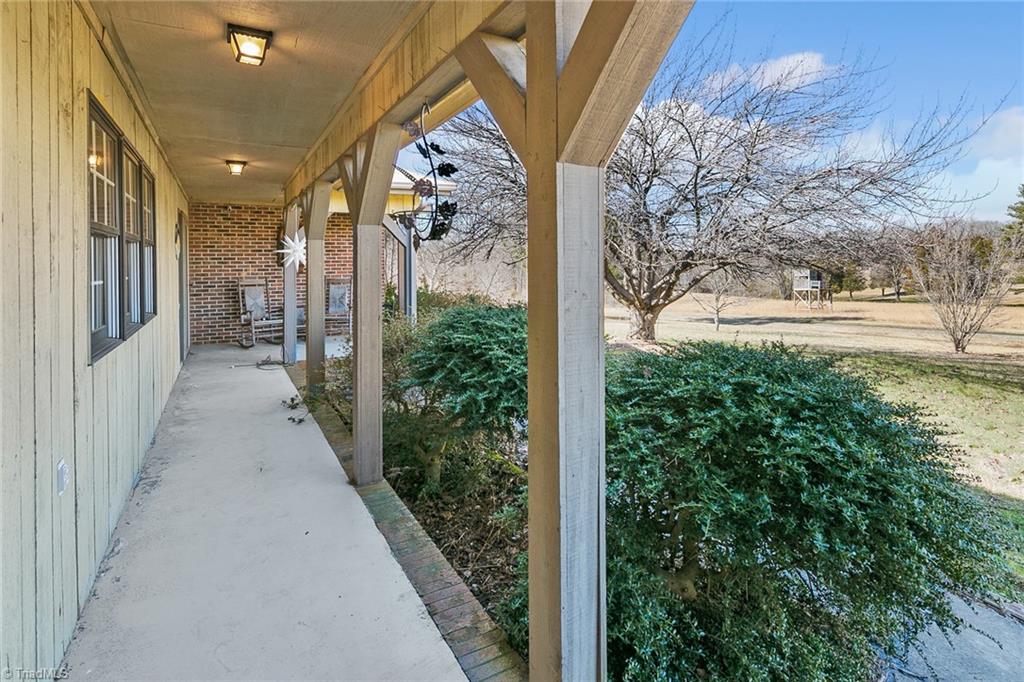 111 Hiatt Road Thomasville, NC 27360 - Photo 33 of 40 Gallery Image 33