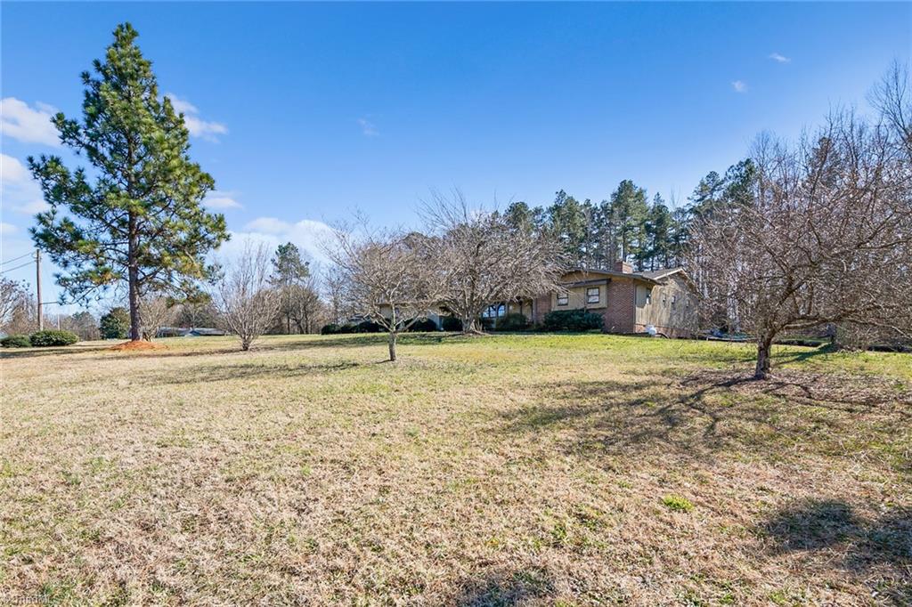 111 Hiatt Road Thomasville, NC 27360 - Photo 38 of 40 Gallery Image 38