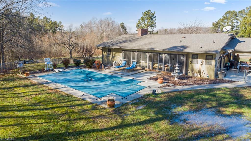 111 Hiatt Road Thomasville, NC 27360 - Photo 6 of 40 Gallery Image 6