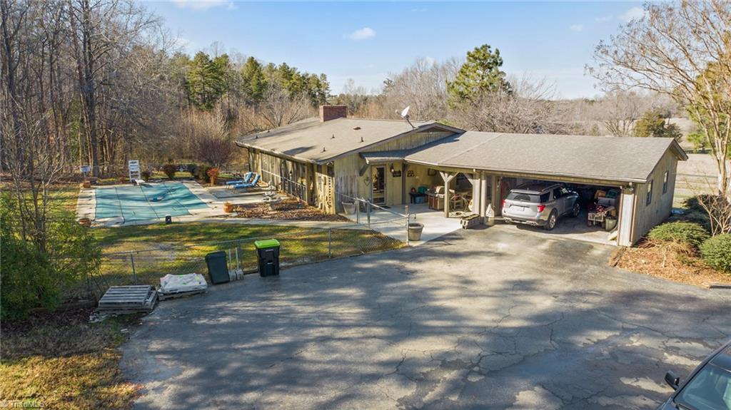 111 Hiatt Road Thomasville, NC 27360 - Photo 7 of 40 Gallery Image 7