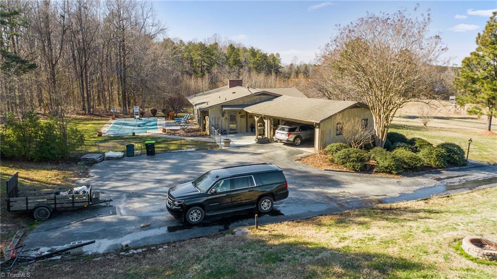 111 Hiatt Road Thomasville, NC 27360 - Photo 8 of 40 Gallery Image 8