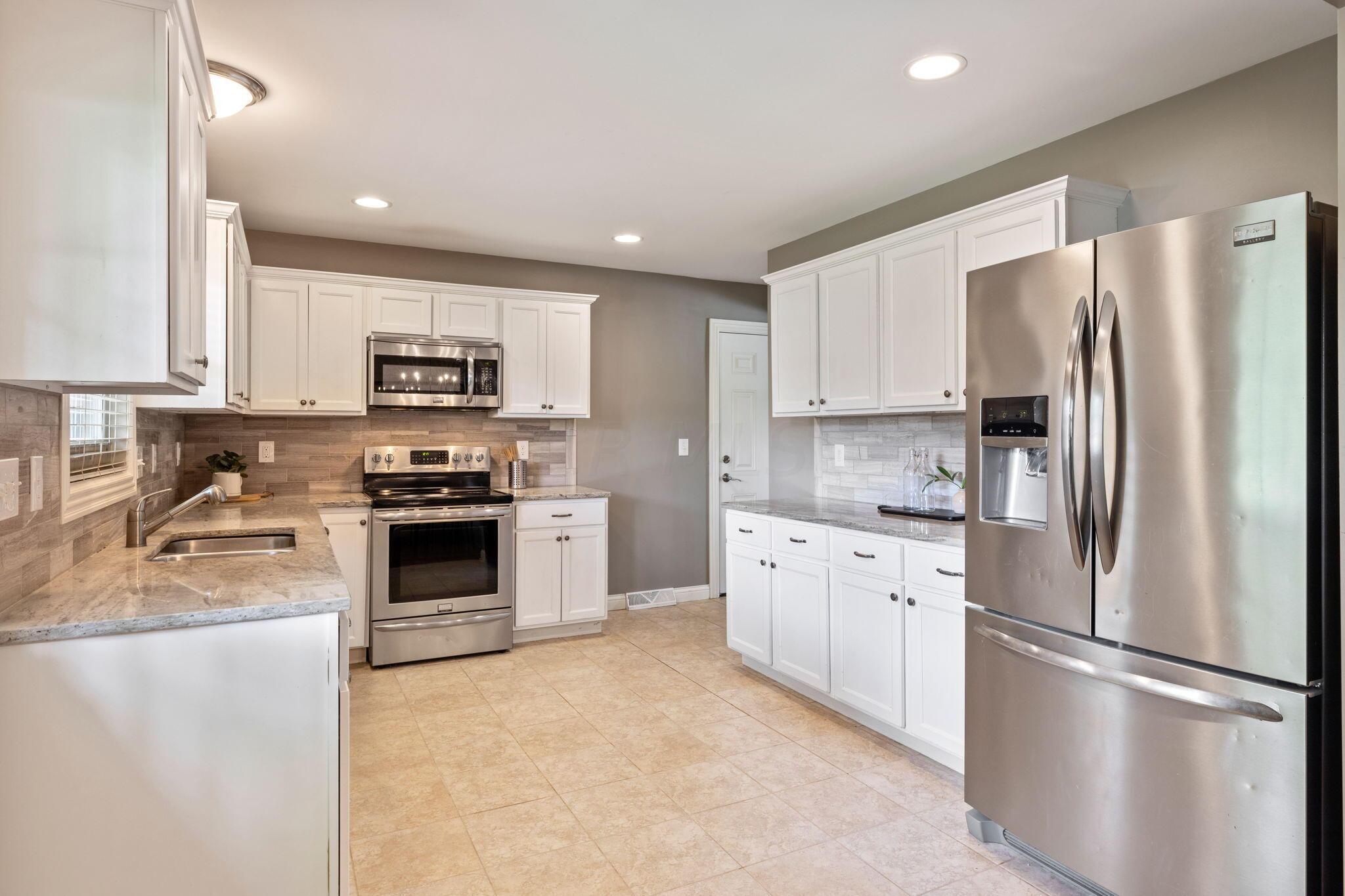 3951 Mountview Road Columbus, OH 43220 - Photo 11 of 35 Updated Kitchen