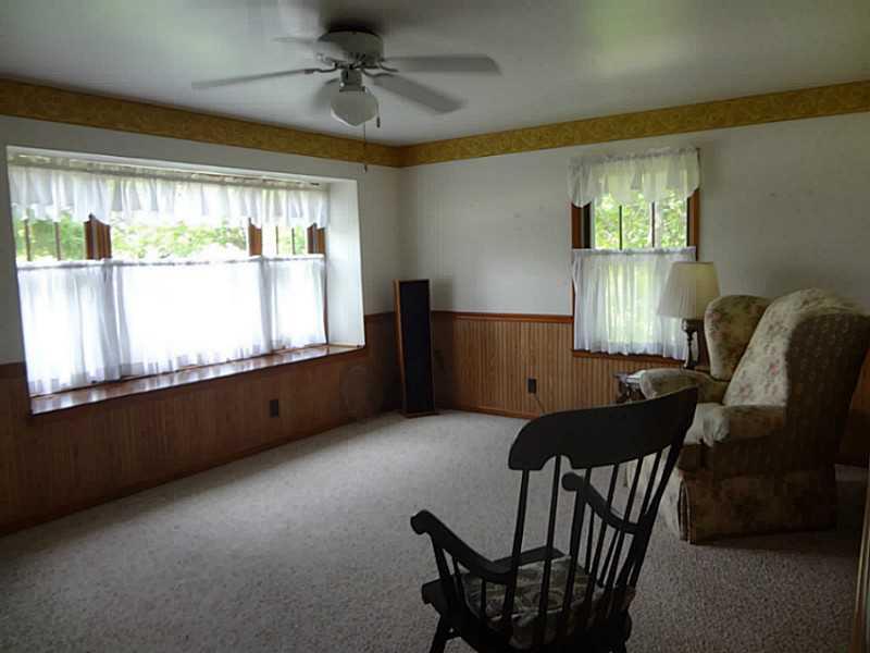 600 Tuscarawas Road Beaver, PA 15009 - Photo 5 of 21 Living Room.