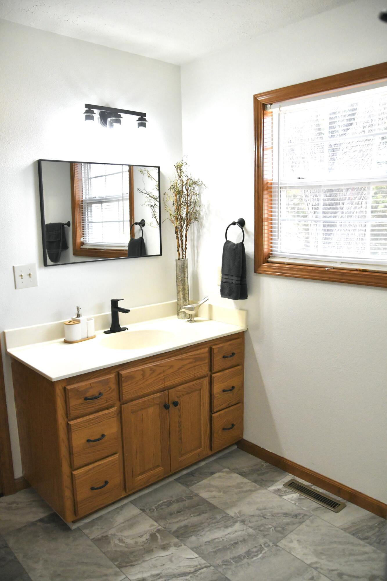 2021 Morrisville Road Bolivar, MO 65613 - Photo 21 of 36 Primary Bathroom Vanity