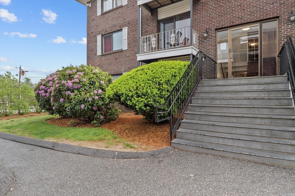 262 East Haverhill Street, Unit 17 Lawrence, MA 01841 - Photo 3 of 18