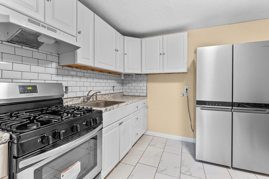 262 East Haverhill Street, Unit 17 Lawrence, MA 01841 - Photo 7 of 18