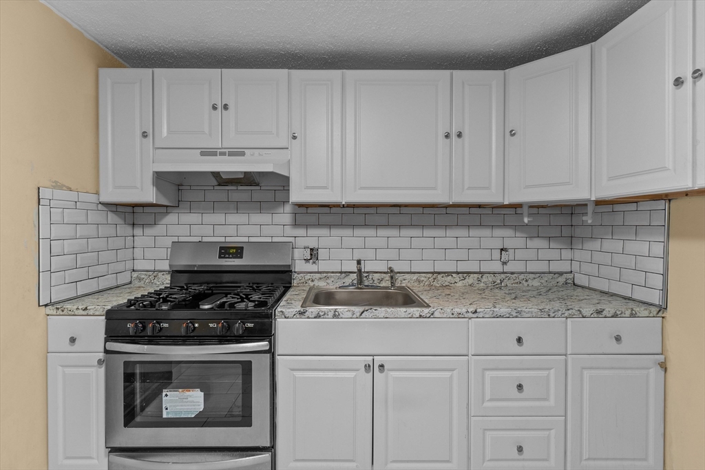 262 East Haverhill Street, Unit 17 Lawrence, MA 01841 - Photo 8 of 18