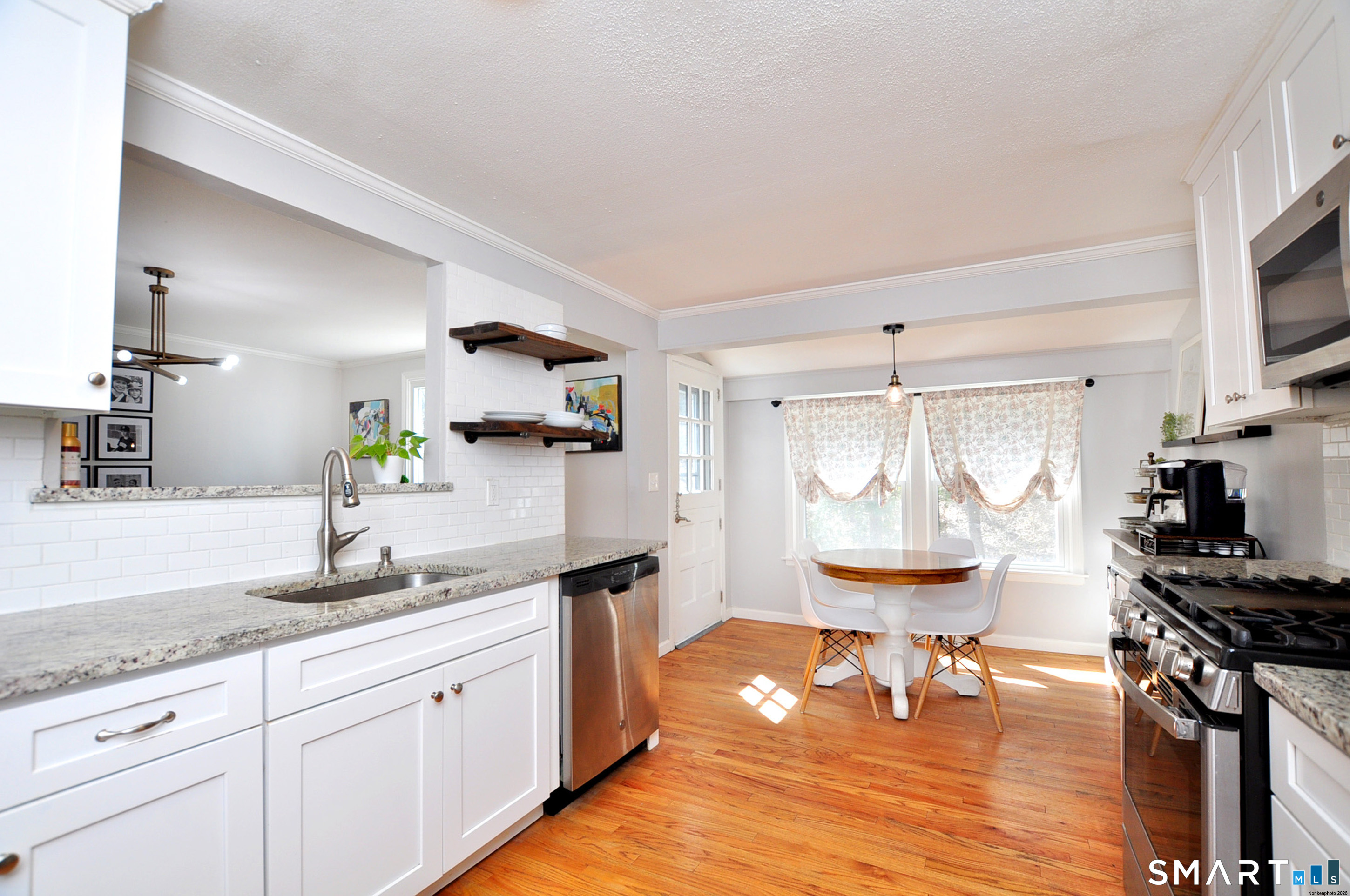 33 Chestnut Hill Road Simsbury, CT 06092 - Photo 11 of 39