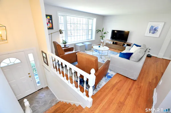 $499,900 | 33 Chestnut Hill Road, Simsbury, CT 06092