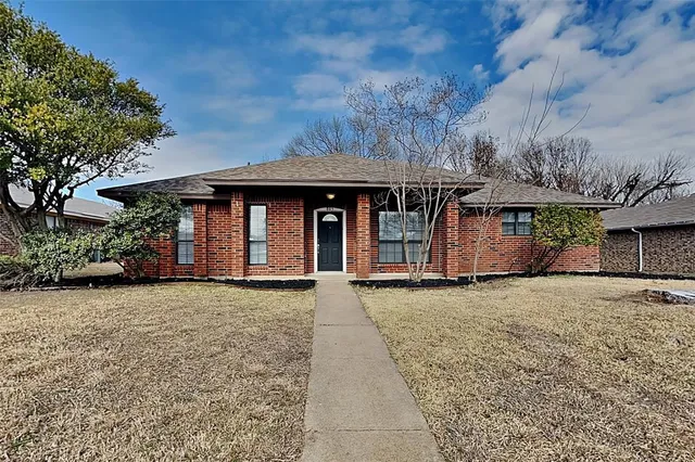 $2,375 | 805 Sandhurst Drive, Plano, TX 75025