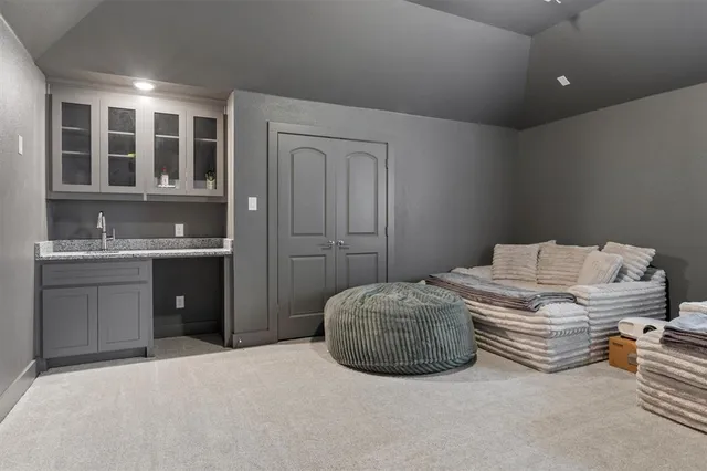 a en suite bathroom with a double vanity sink and mirror