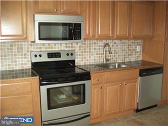 264 Avon Road Upper Darby, PA 19082 - Photo 5 of 12 Kitchen