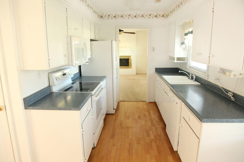 6918 Tinkerdale Road Roanoke, VA 24019 - Photo 11 of 18 Kitchen