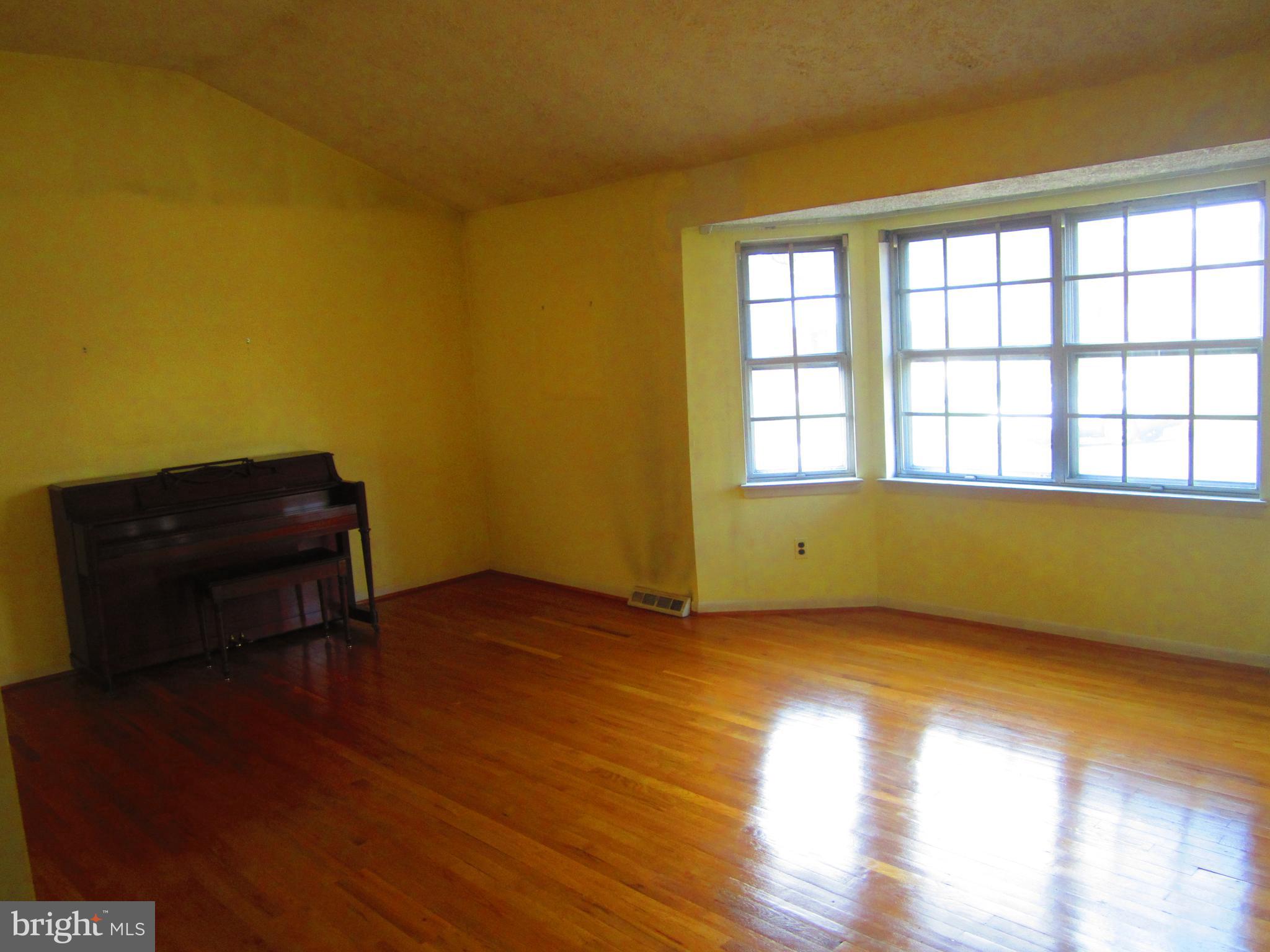 3623 Templar Road Randallstown, MD 21133 - Photo 5 of 26 Living Room