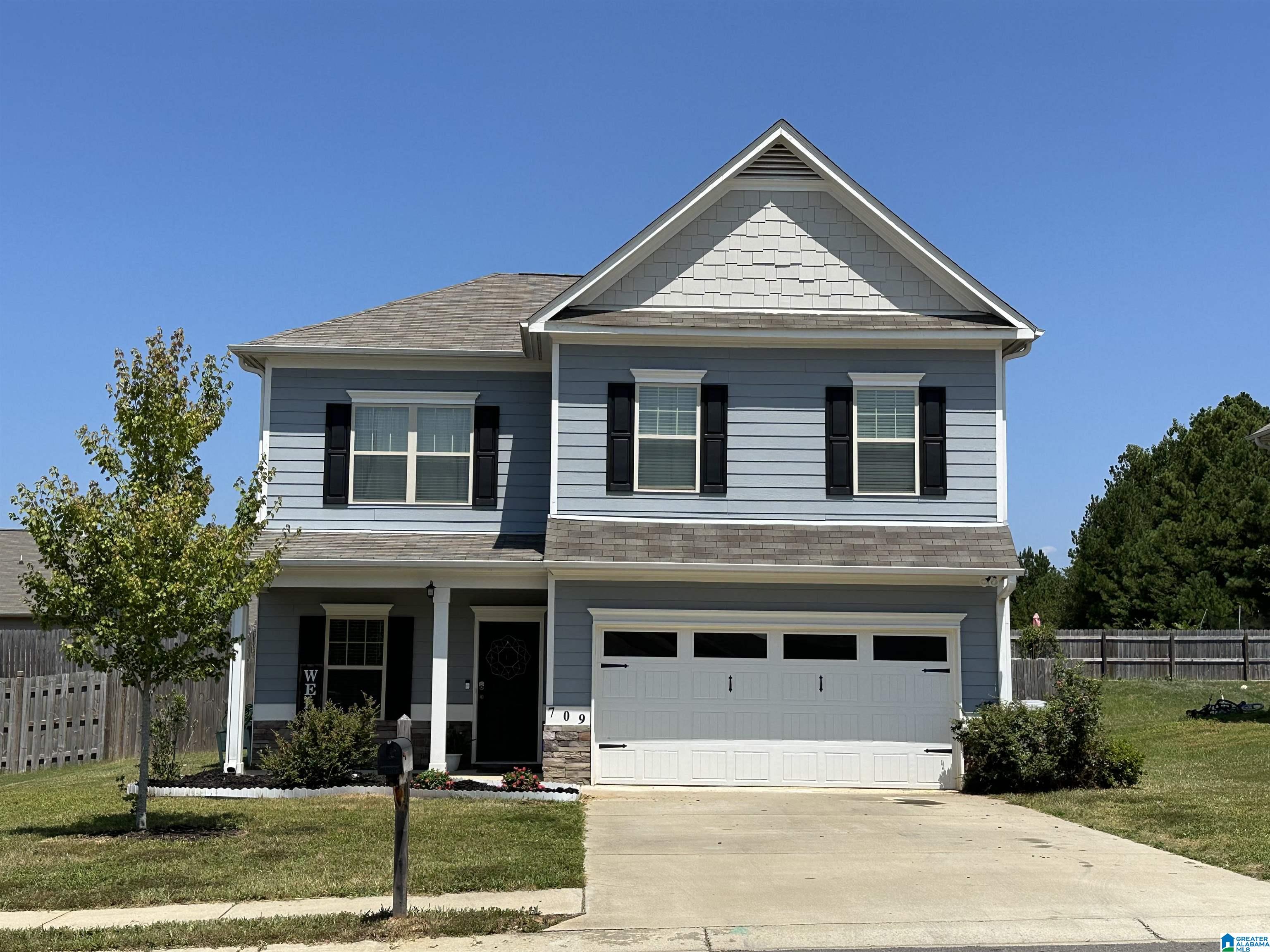 709 Ridgeway Avenue Columbiana, AL 35051 - Photo 1 of 25