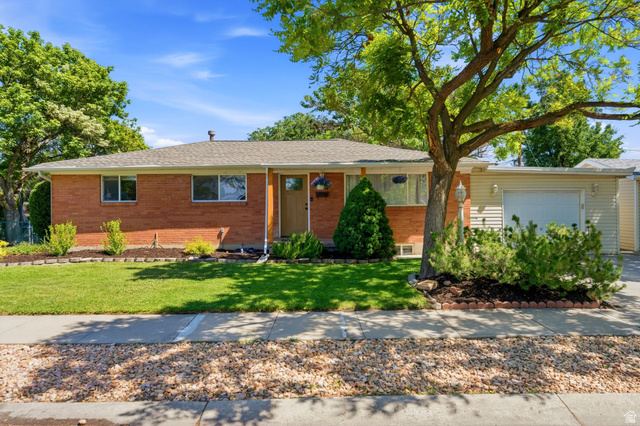 413 East 9120th Street South Sandy, UT 84070 - Photo 4 of 53