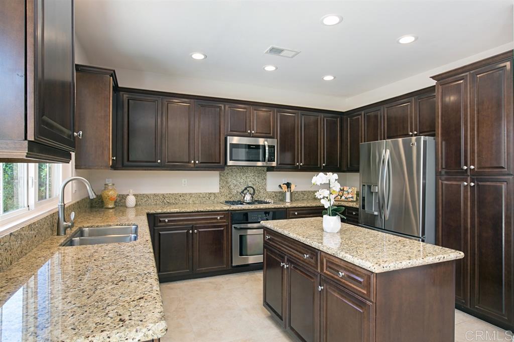 310 Mission View Way Oceanside, CA 92057 - Photo 8 of 25