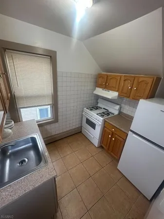 $1,600 | 229 Renner Avenue, Newark, NJ 07112