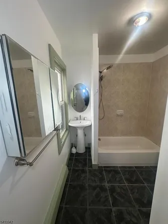 $1,600 | 229 Renner Avenue, Newark, NJ 07112