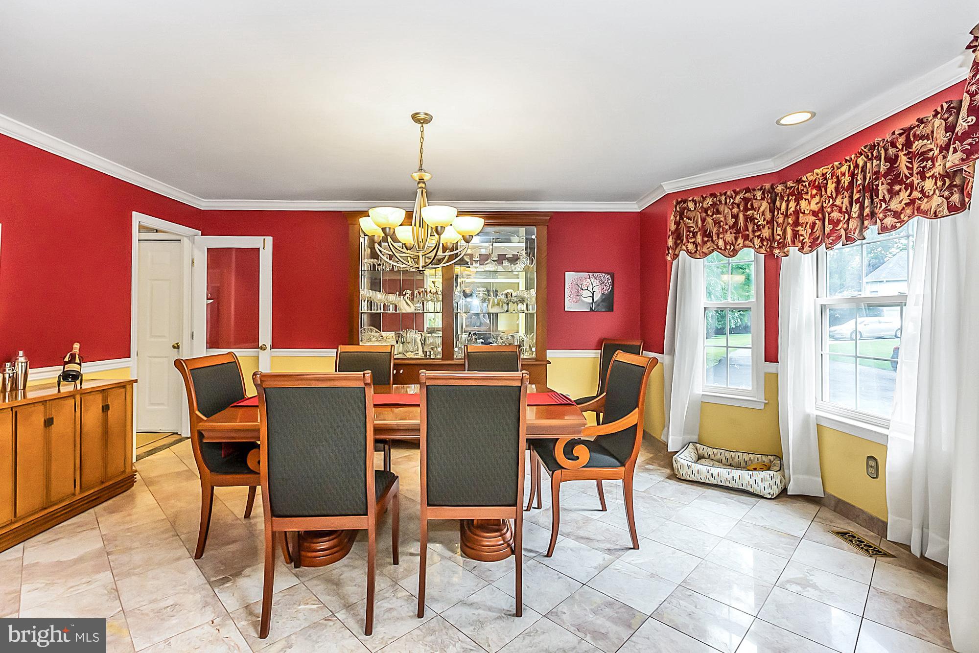 50 Lee Road Norristown, PA 19403 - Photo 20 of 49 Dining Room with chair rail & crown molding