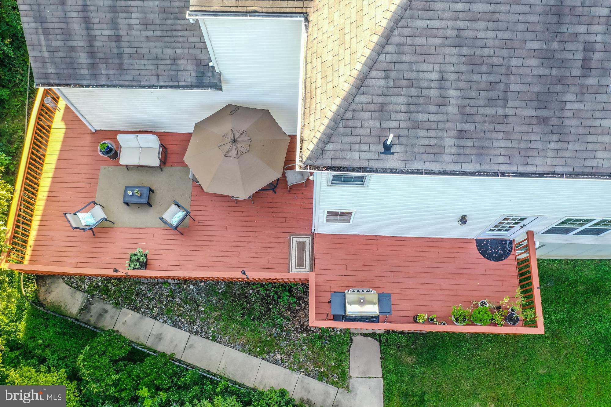 50 Lee Road Norristown, PA 19403 - Photo 3 of 49 Expansive deck