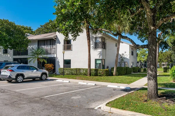 $240,000 | 4772 Northwest 22nd Street, Unit 42122, Coconut Creek, FL 33063