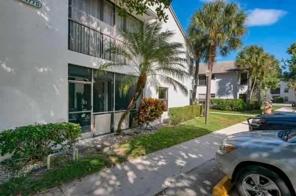 $240,000 | 4772 Northwest 22nd Street, Unit 42122, Coconut Creek, FL 33063