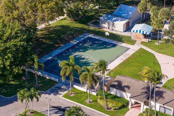 $240,000 | 4772 Northwest 22nd Street, Unit 42122, Coconut Creek, FL 33063