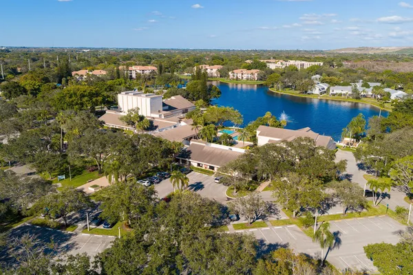 $240,000 | 4772 Northwest 22nd Street, Unit 42122, Coconut Creek, FL 33063