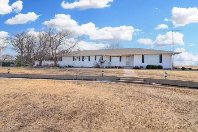 $625,000 | 421 West 60th Street South, Wellington, KS 67152