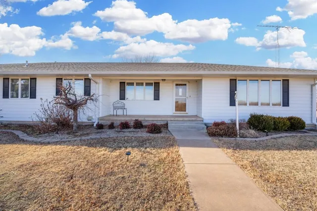 $625,000 | 421 West 60th Street South, Wellington, KS 67152
