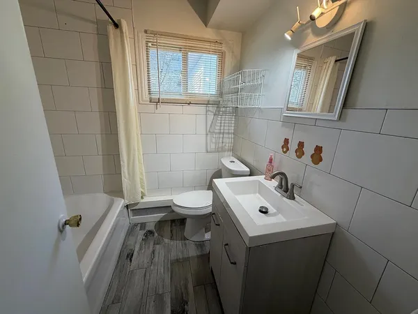 $1,375 | 8956 Griggs Avenue, Unit 2, Circle Pines, MN 55014