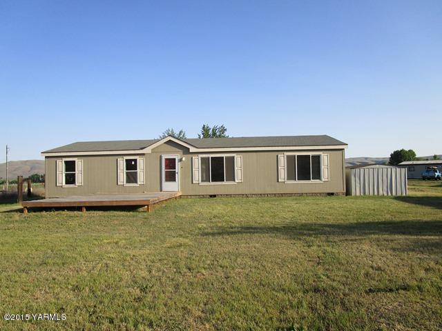 10200 Ahtanum Road Yakima, WA 98903 - Photo 1 of 38 a front view of a house with a garden