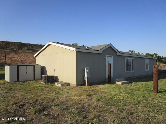 10200 Ahtanum Road Yakima, WA 98903 - Photo 3 of 38 a view of a house with a yard
