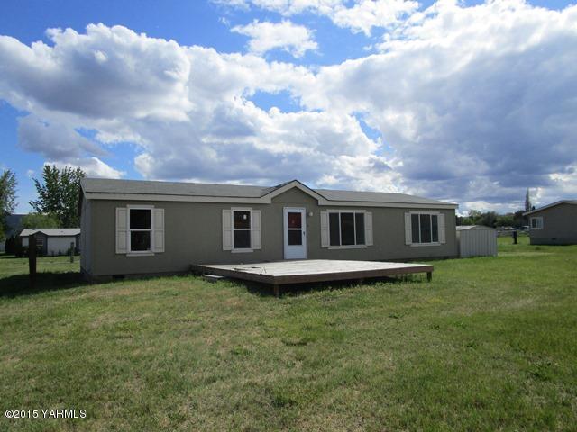 10200 Ahtanum Road Yakima, WA 98903 - Photo 21 of 38 a front view of a house with a garden
