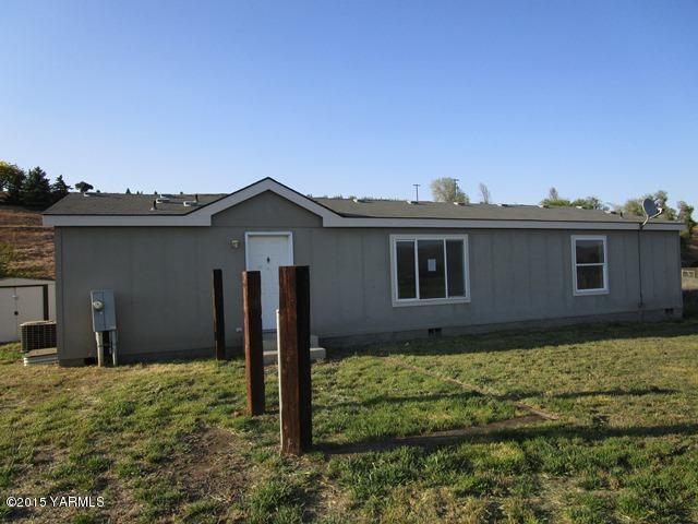10200 Ahtanum Road Yakima, WA 98903 - Photo 23 of 38 a view of a house with a yard